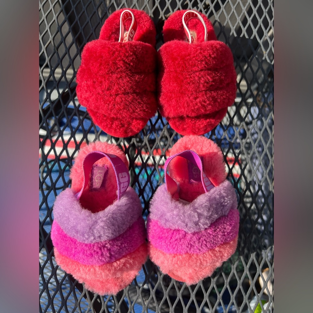 2 UGG Toddler Fluff Yeah Slides bundle
Size: 7 (Toddler Girl)